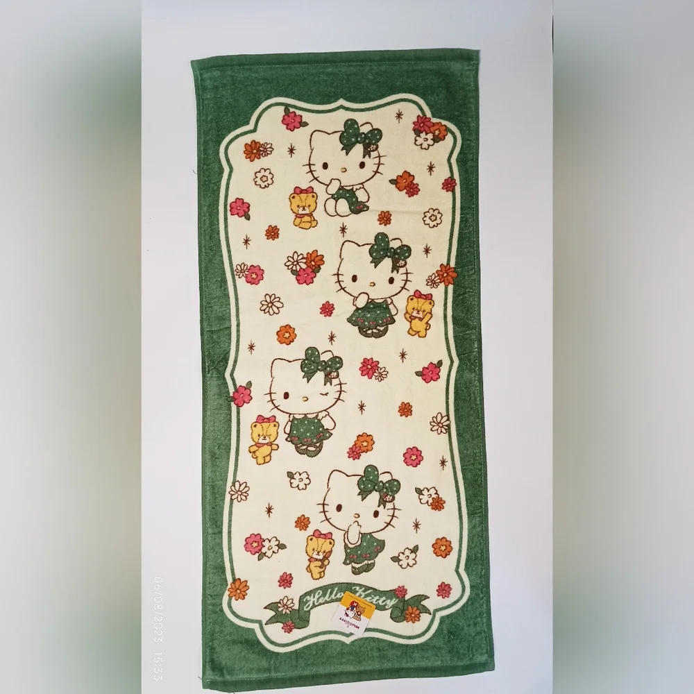Sanrio face / hands towel. Hello kitty.